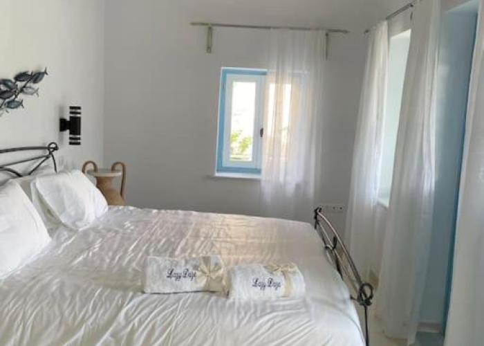 Stunning 1 bed Poros house presented by Lazydaze.