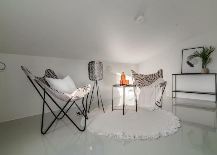 Kotimaailma - Furnished Apartment in Vantaa with key code