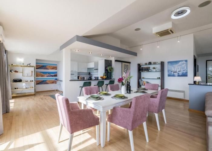 Urban Utopia Penthouse with private parking