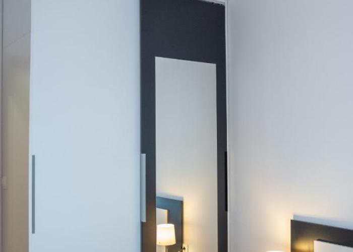 Sunny 1BDR Apartment near Center