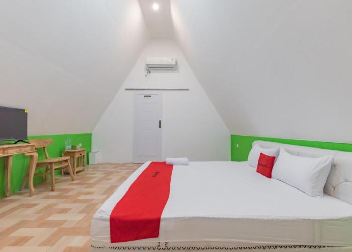 RedDoorz Syariah Plus Near Sukabumi Station