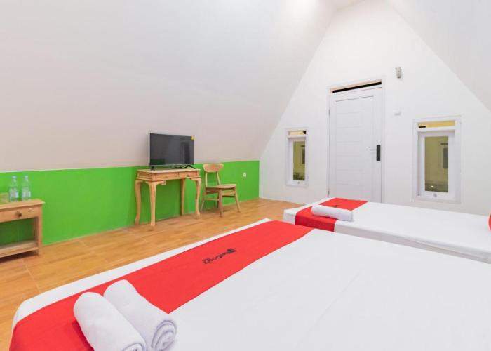 RedDoorz Syariah Plus Near Sukabumi Station