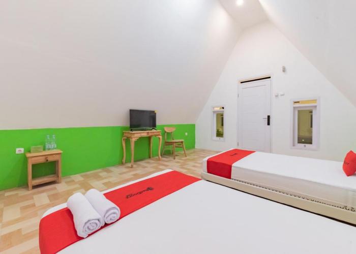 RedDoorz Syariah Plus Near Sukabumi Station