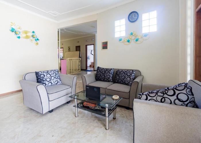 SPOT ON 93755 Siwalanpanji Homestay Syariah