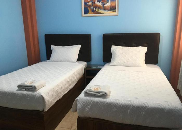 CARDOS HOSTAL