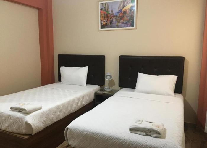 CARDOS HOSTAL