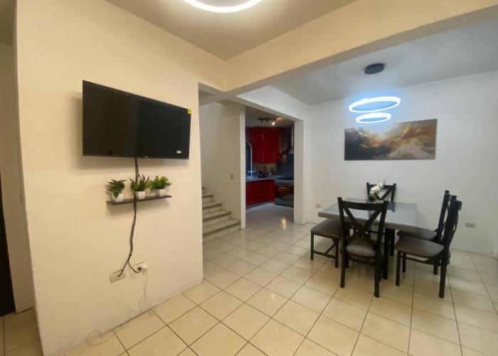 HERMOSA CASA PRIVADA EN FRACC VALLE VERDE, AL SUR DE LA CIUDAD.