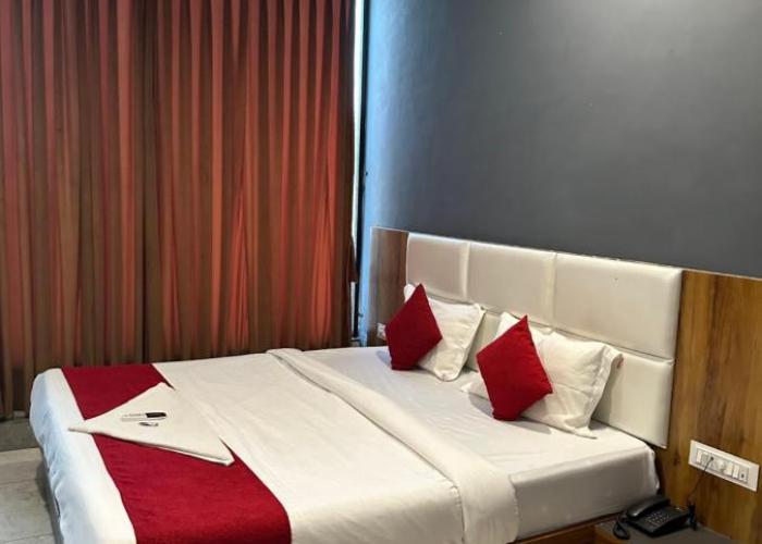 Hotel Dumas Near Airport