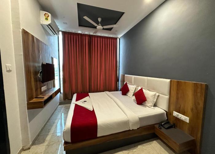 Hotel Dumas Near Airport