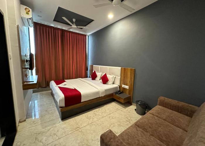 Hotel Dumas Near Airport