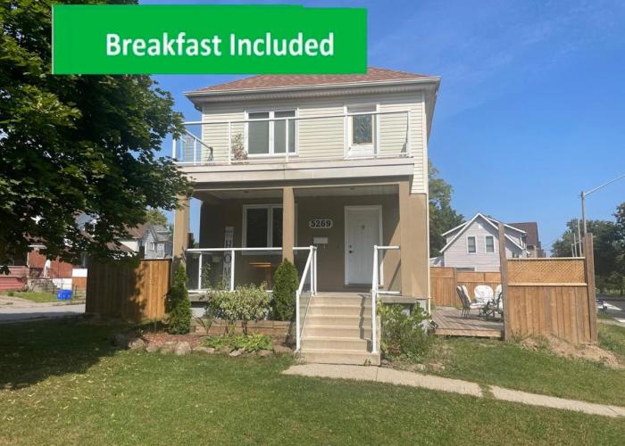 Peaceful Residence on Palmer Ave - Close to the Falls & Complimentary Breakfast Delivered Daily to the Rental