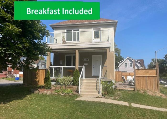 Peaceful Residence on Palmer Ave - Close to the Falls & Complimentary Breakfast Delivered Daily to the Rental