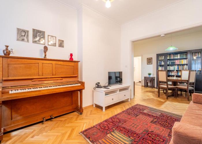 Apartment Opera
