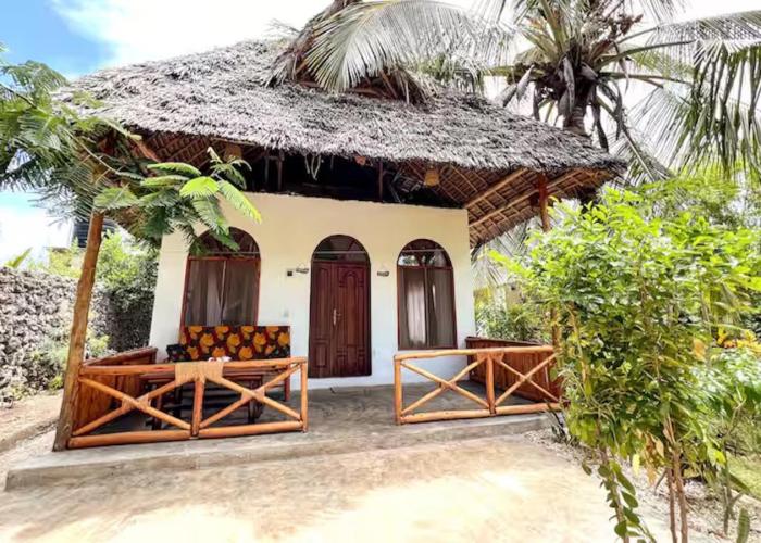 Cozy Bungalow - Garden, Terrace, Rooftop, Beach