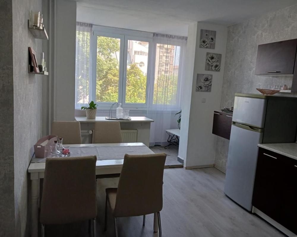 фото Тристаен апартамент