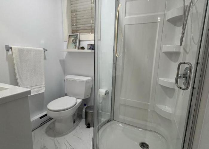 Guest room with private bath in Langford