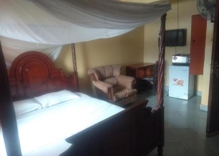 Riversand Hotel, rooms with lake views,WI FI & balcony