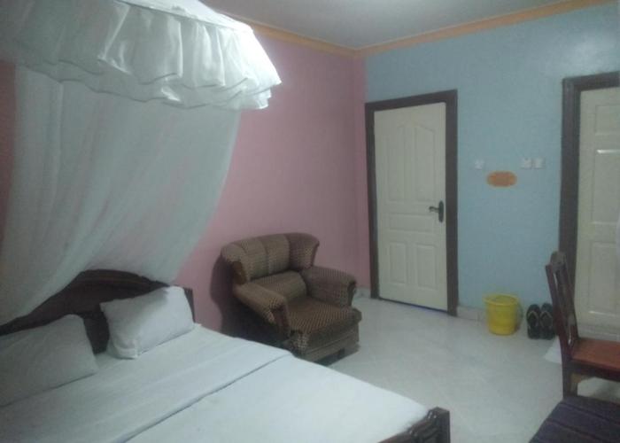 Riversand Hotel, rooms with lake views,WI FI & balcony