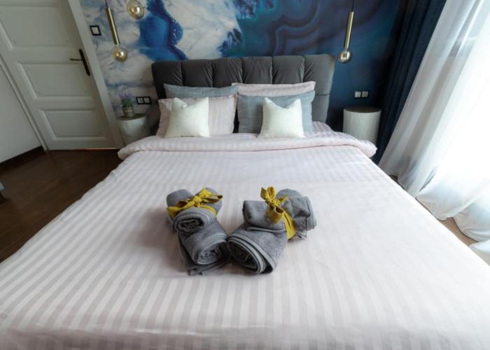 2 Designer Central Apartments FREE Parking Spaces