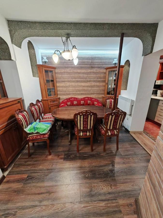 фото Central 1-BR Apartment