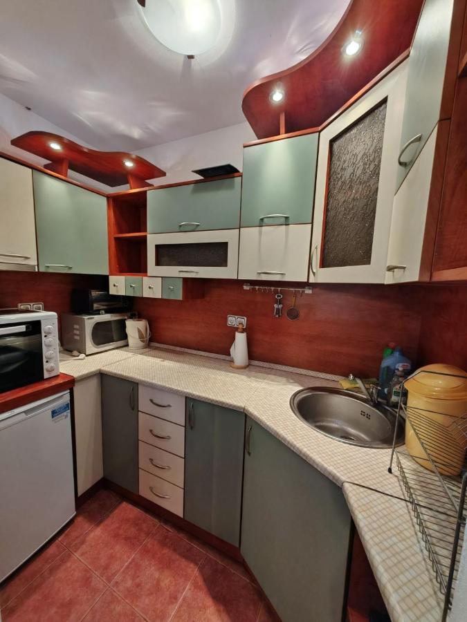 фото Central 1-BR Apartment