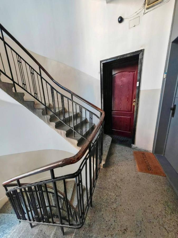фото Central 1-BR Apartment