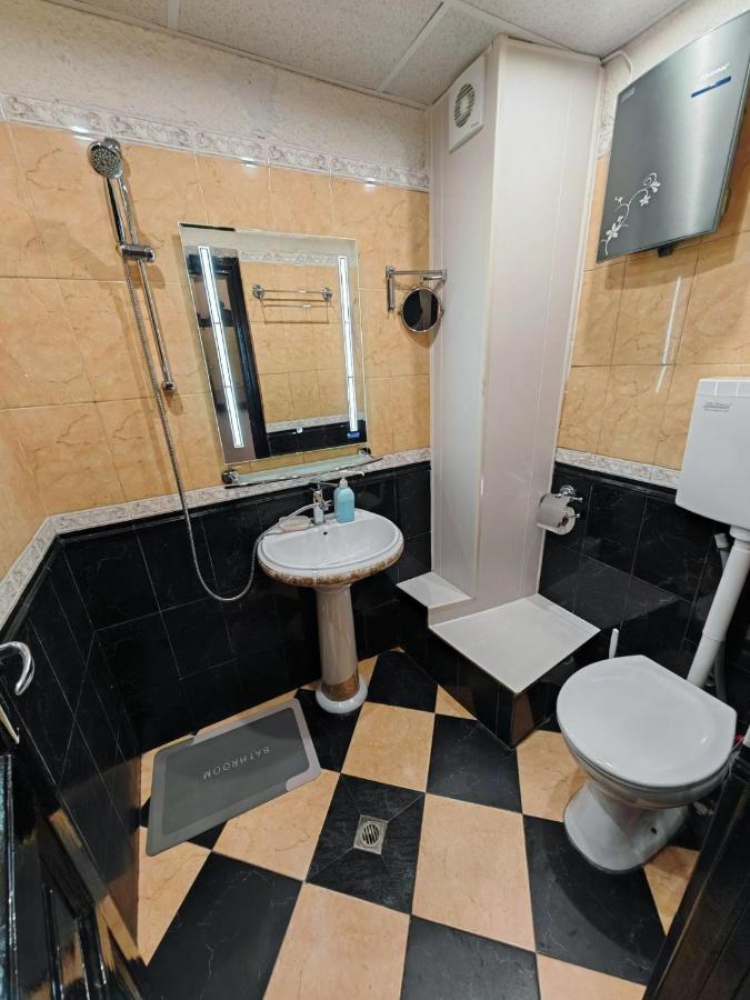 фото Central 1-BR Apartment