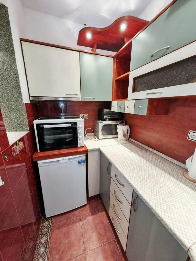 фото Central 1-BR Apartment