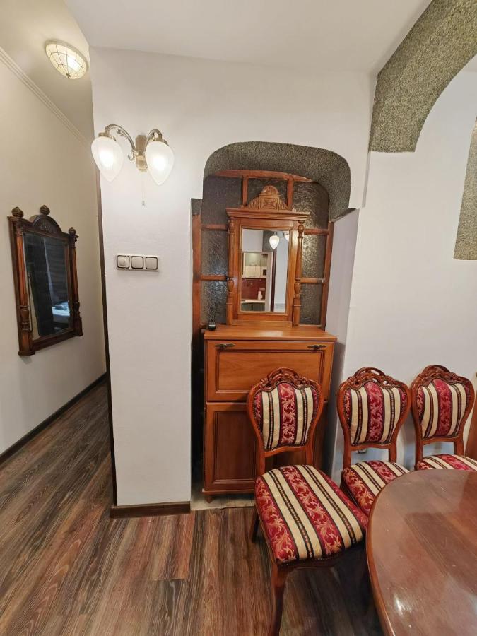 фото Central 1-BR Apartment