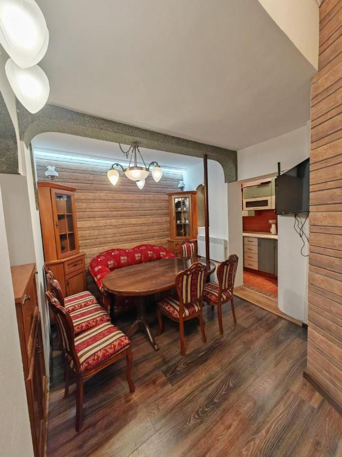 фото Central 1-BR Apartment