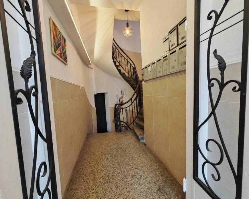 фото Central 1-BR Apartment