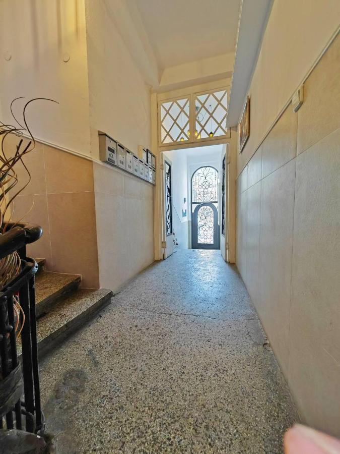 фото Central 1-BR Apartment
