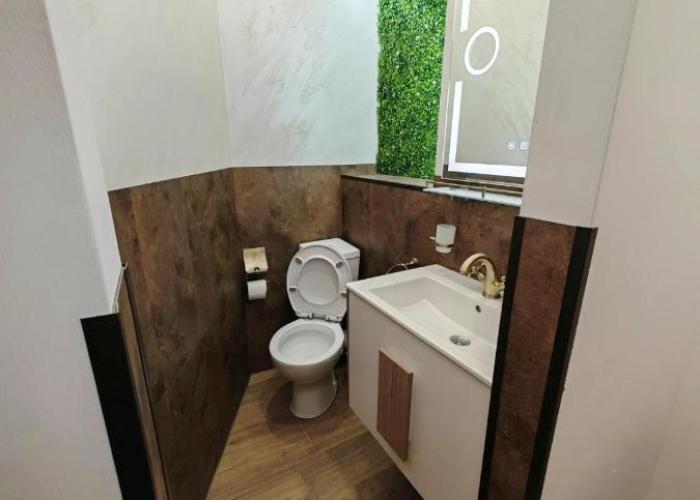 Central 1-BR Apartment