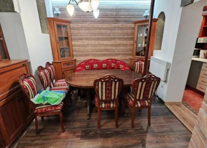 Central 1-BR Apartment