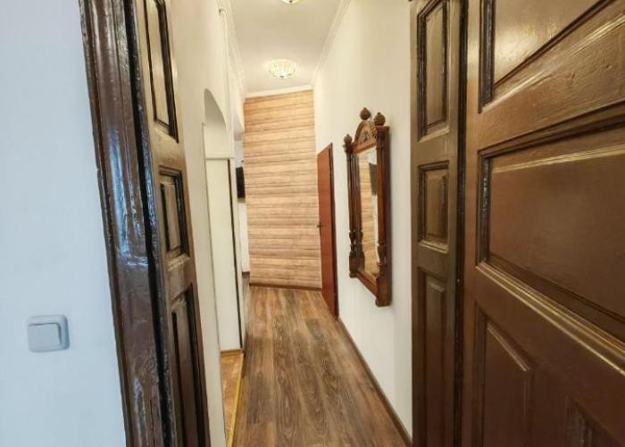 Central 1-BR Apartment