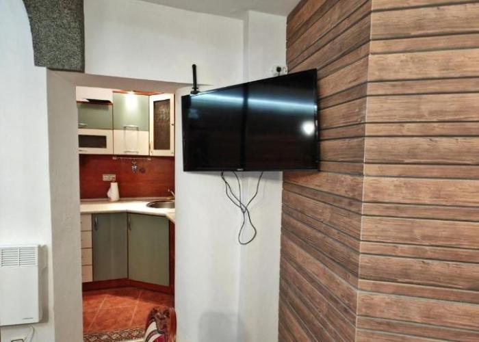 Central 1-BR Apartment