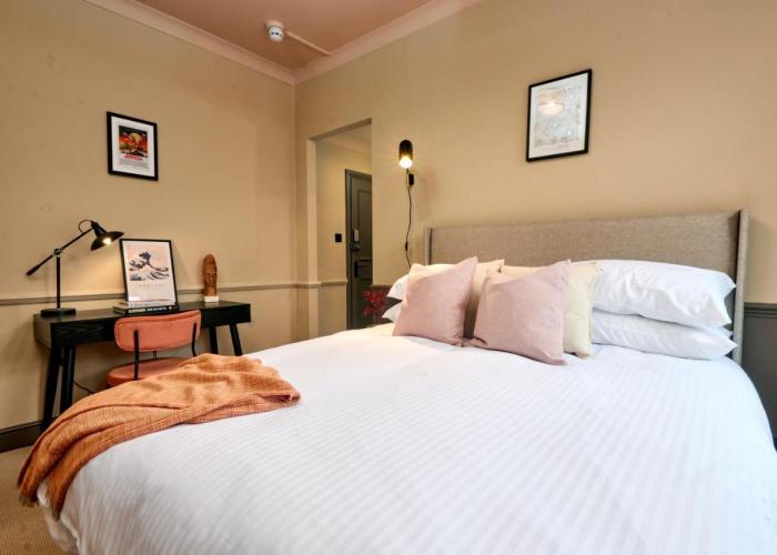 Settle in Winchester - Stylish Self Check-In Rooms