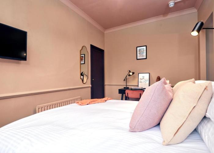 Settle in Winchester - Stylish Self Check-In Rooms