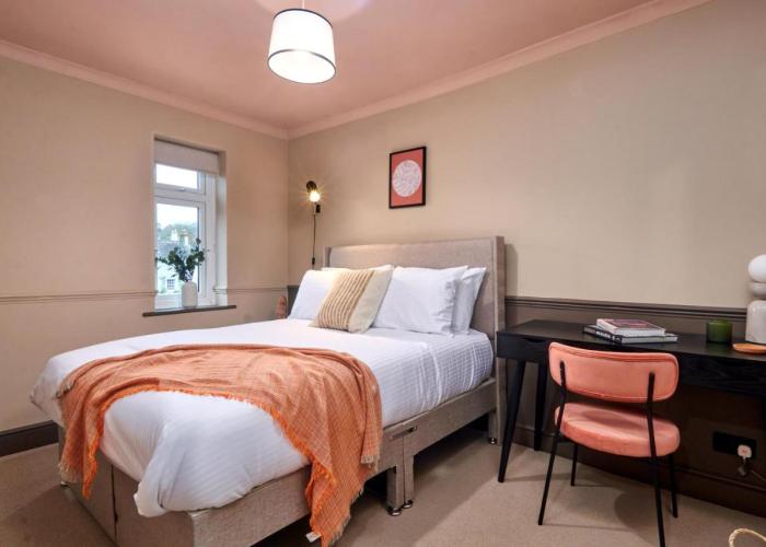 Settle in Winchester - Stylish Self Check-In Rooms