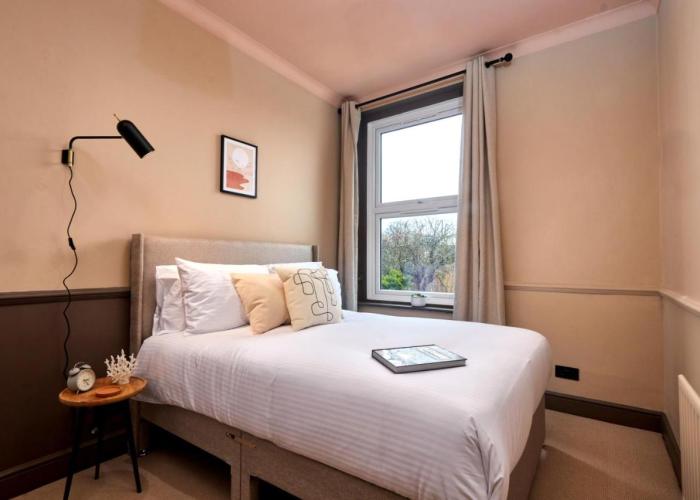 Settle in Winchester - Stylish Self Check-In Rooms