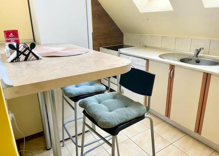 35 Cozy Central 1 Bedroom Apartment with Balcony