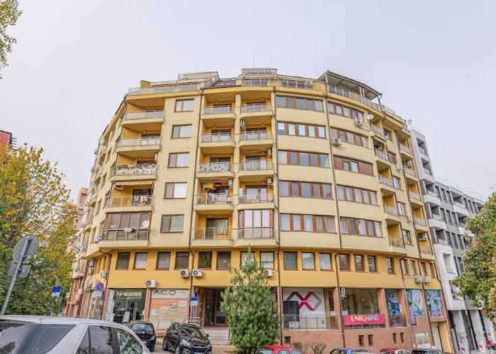 35 Cozy Central 1 Bedroom Apartment with Balcony