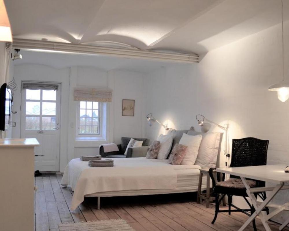 фото Store Ejlstrup Bed & Breakfast