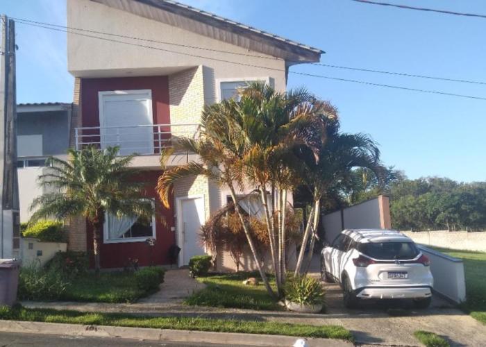 Quarto Privativo em Casa Linda
