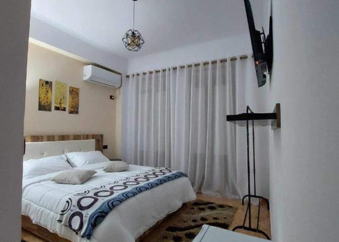 Godard Apartments
