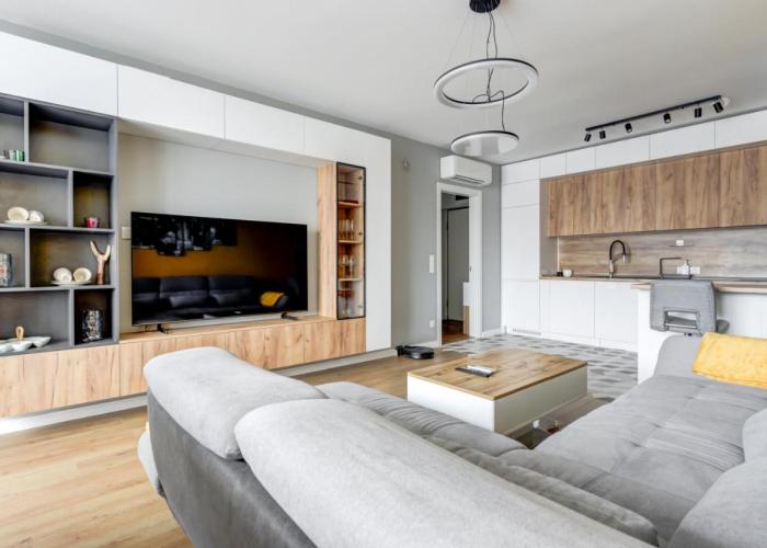 Luxury 2 BDRM Getaway and Free Parking