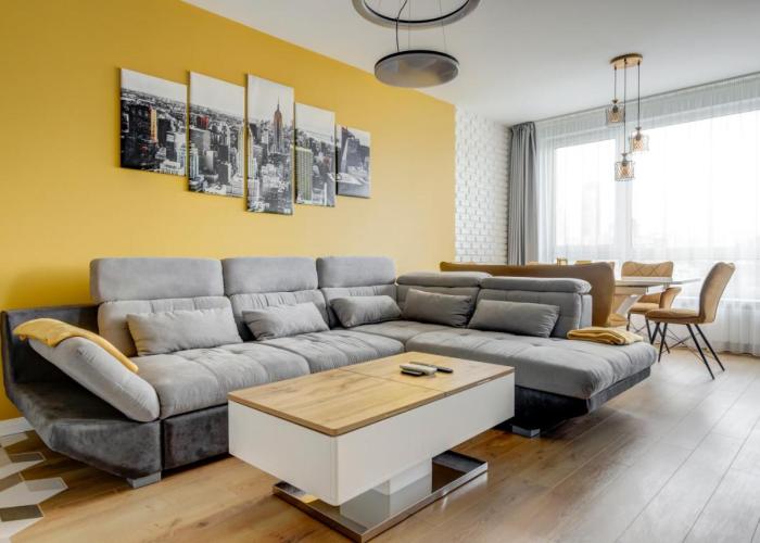 Luxury 2 BDRM Getaway and Free Parking