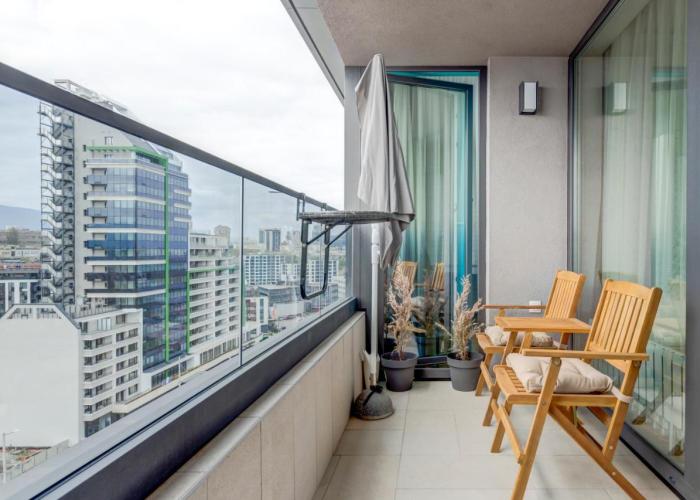 Luxury 2 BDRM Getaway and Free Parking