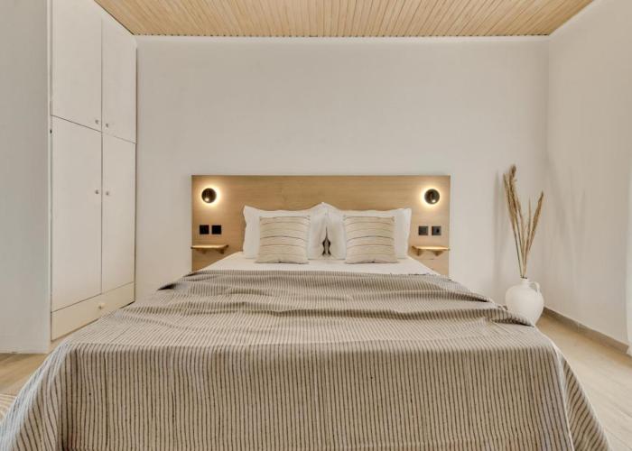 Santa Maroma Rooms & Houses