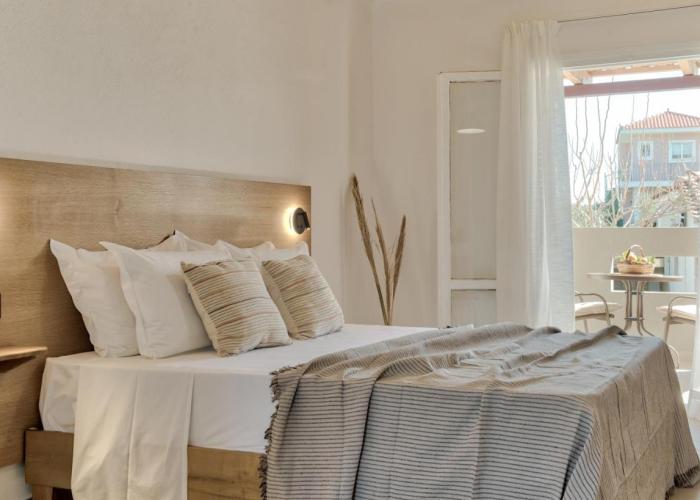 Santa Maroma Rooms & Houses